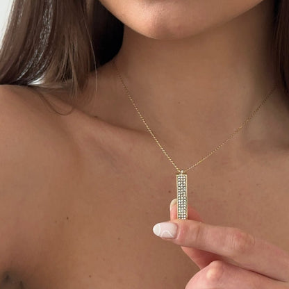 A Hidden “I Love You” Necklace She’ll Never Forget