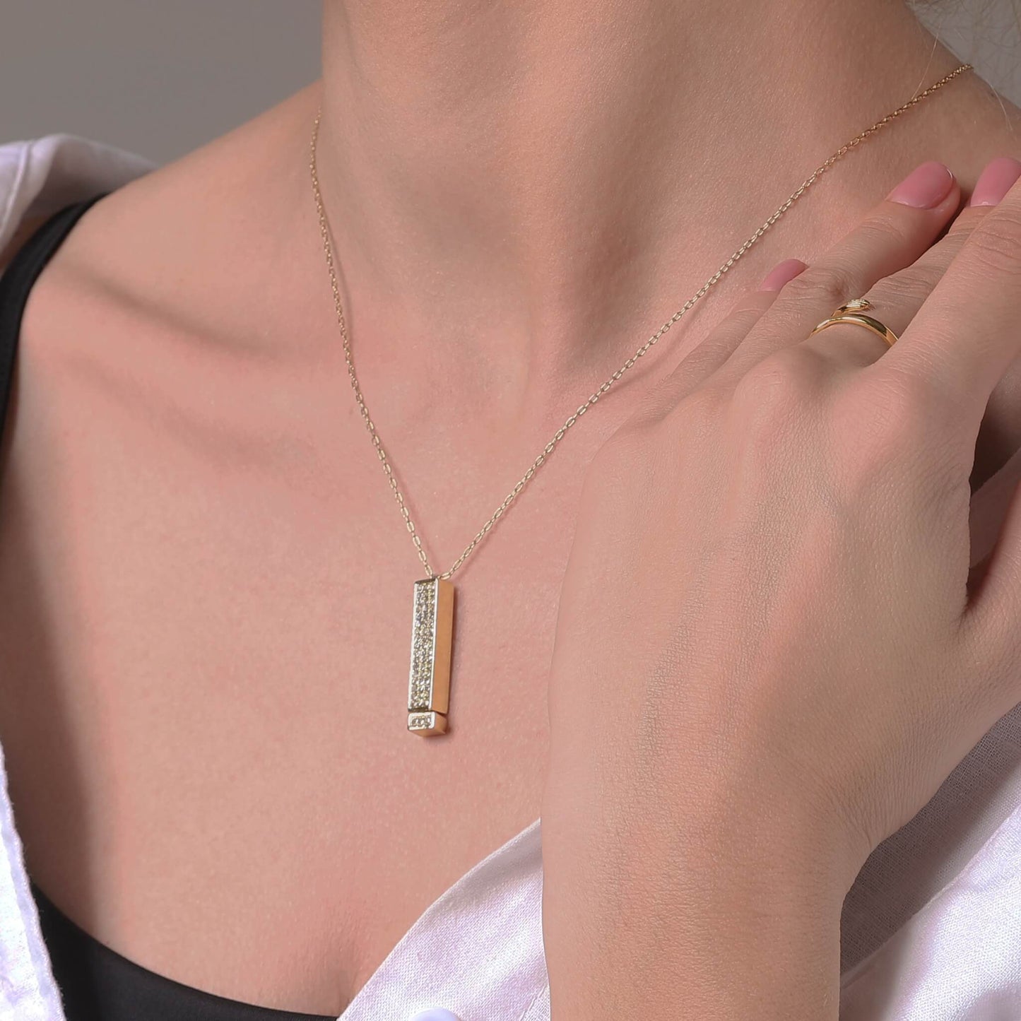 A Hidden “I Love You” Necklace She’ll Never Forget