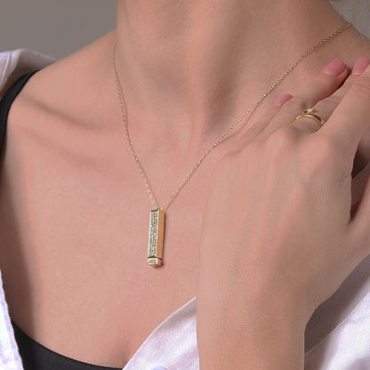 A Hidden “I Love You” Necklace She’ll Never Forget