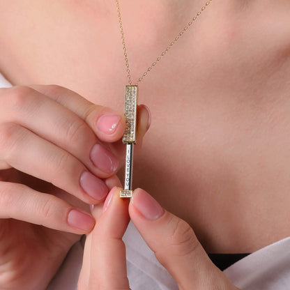 A Hidden “I Love You” Necklace She’ll Never Forget